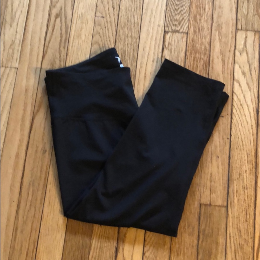 🤗 3-$25 Black Old Navy Capri XL